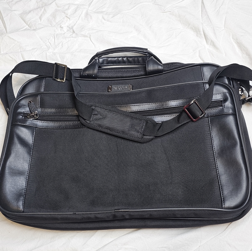 Kenneth Cole Reaction Black Leather Men's Laptop Messenger Bag Professional Work